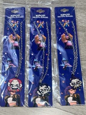 K-pop demon hunters Silver Chain Necklace - Blue Packaging